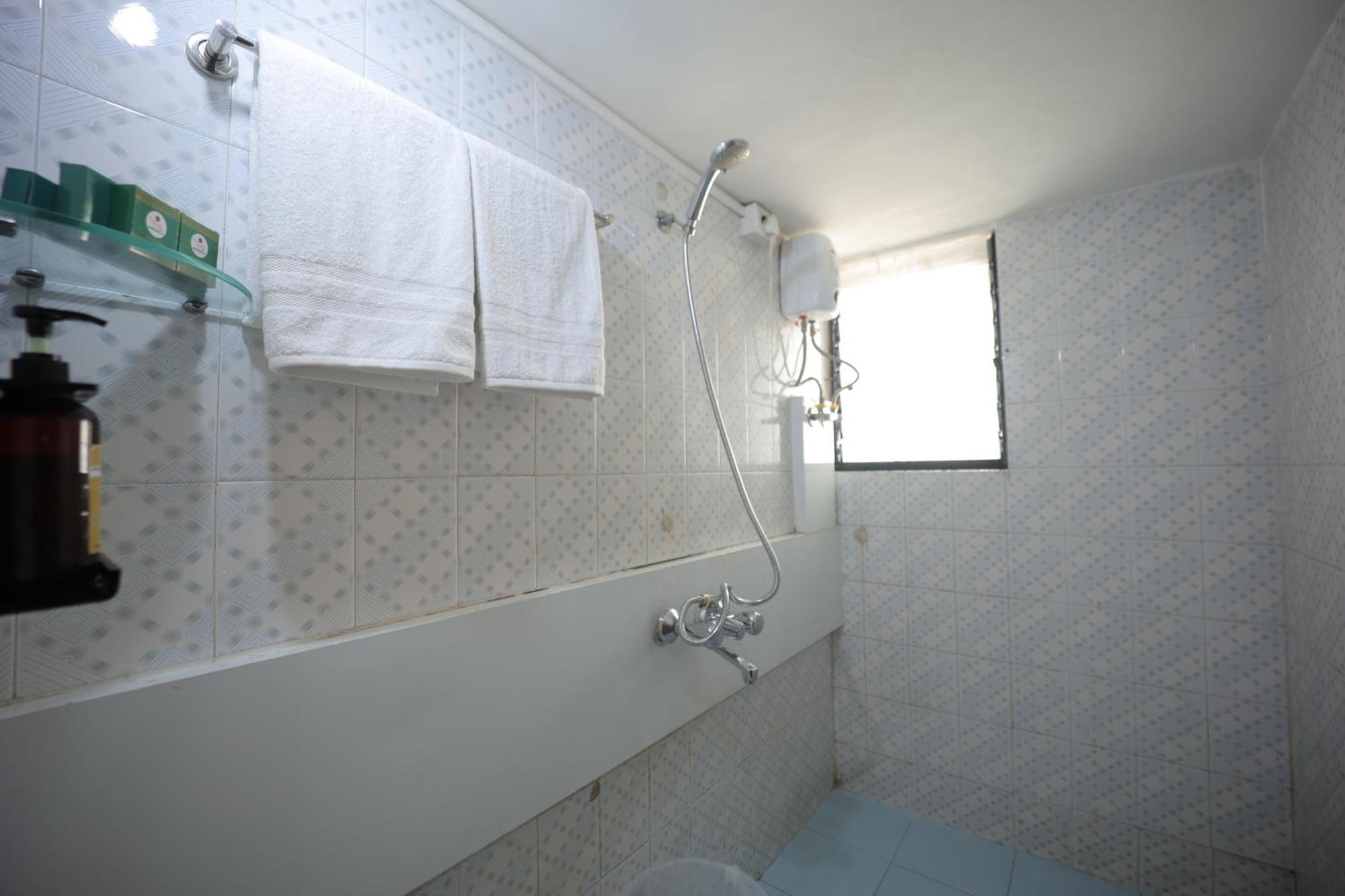 The Byke Studio Pure Veg Apartment, Thane Extérieur photo